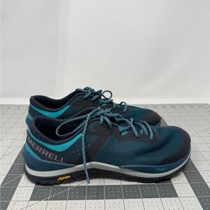 Like new Merrell Mag 5 Women’s hiking trail shoe sz 9 (NACHIT)